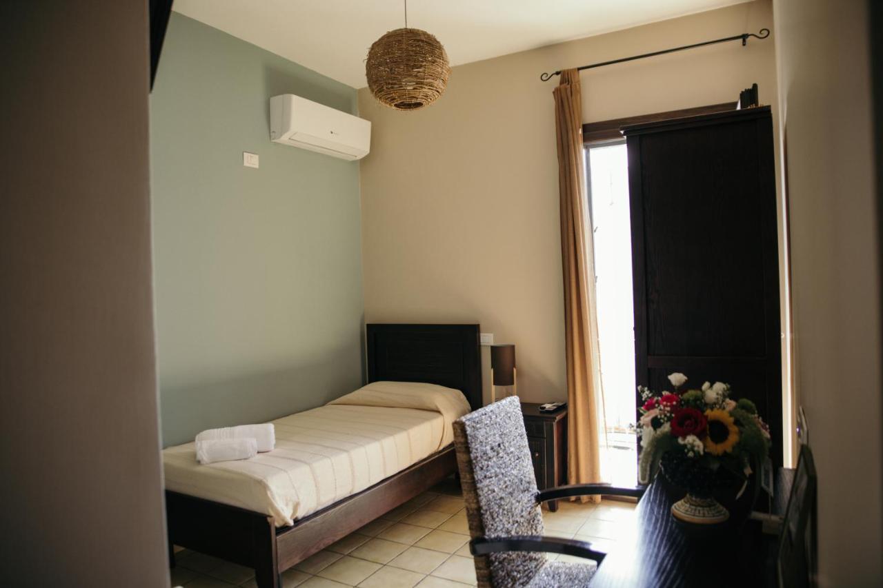 Le Antiche Colonne Bed & Breakfast Cinquefrondi Ngoại thất bức ảnh